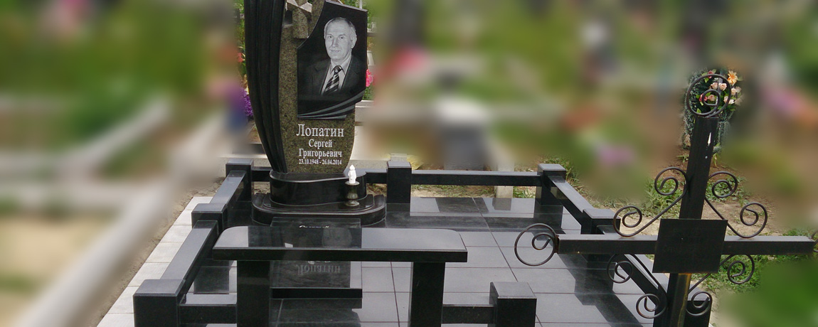 Гранитные памятники и мемориальные комплексы